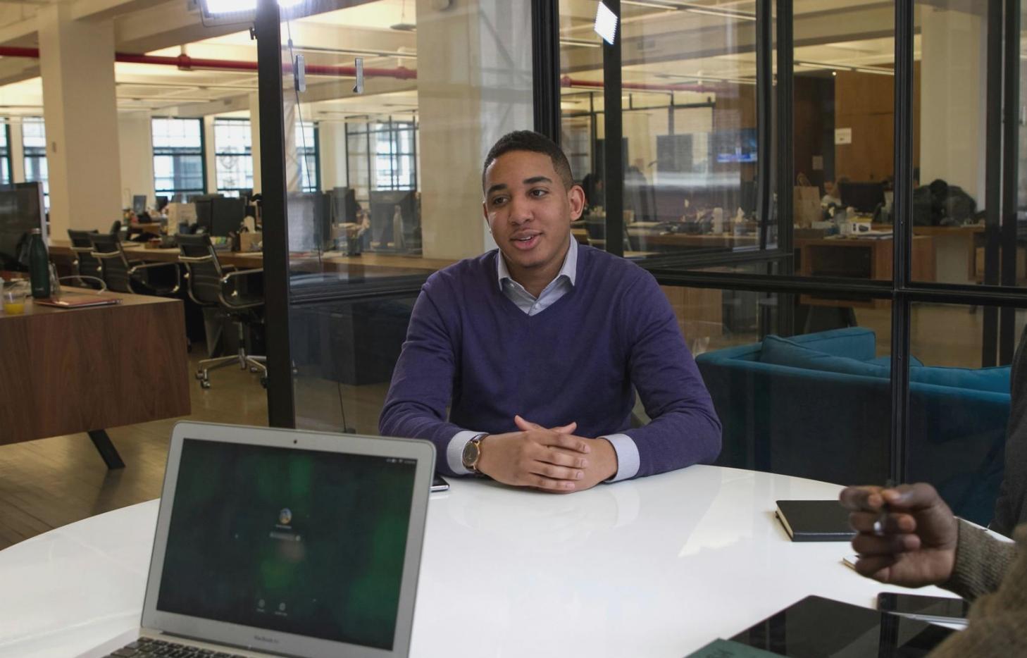 Session de travail collaboratif sur documents financiers